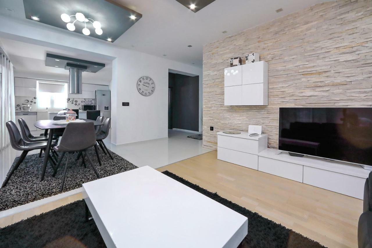 Apartments Neli 비빈제 외부 사진